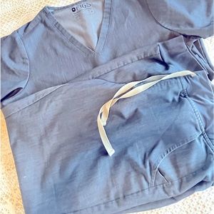 Figs Heathered blue graphite scrub set